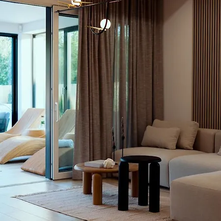 בית נופש Mielnovo - Prestigious House With Sauna And Hot Tub מיילנו