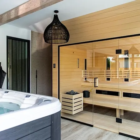 בית נופש Mielnovo - Prestigious House With Sauna And Hot Tub