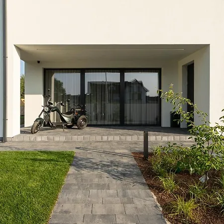 Mielnovo - Prestigious House With Sauna And Hot Tub בית נופש *