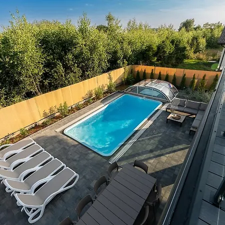 Mielnovo - Prestigious House With Sauna And Hot Tub מיילנו