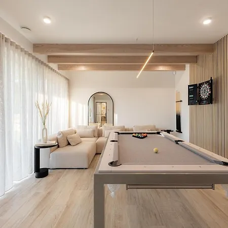 Mielnovo - Prestigious House With Sauna And Hot Tub בית נופש מיילנו