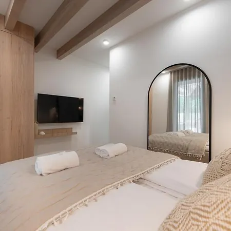 Mielnovo - Prestigious House With Sauna And Hot Tub בית נופש *